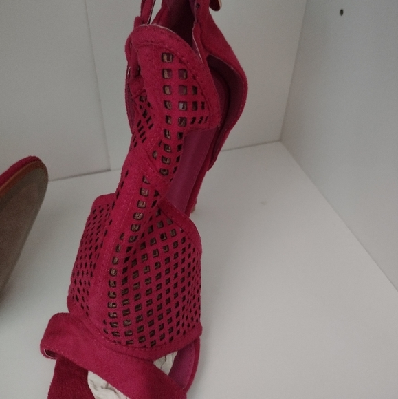Fuchsia Pink  Cape Robbin Sandals - Picture 6 of 6
